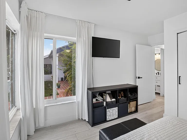 16709 SW 5th Ct — Photo 33