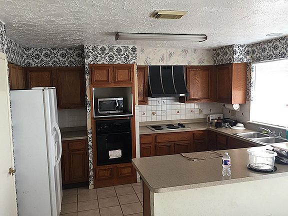 4th image of 10611 Emery Dr