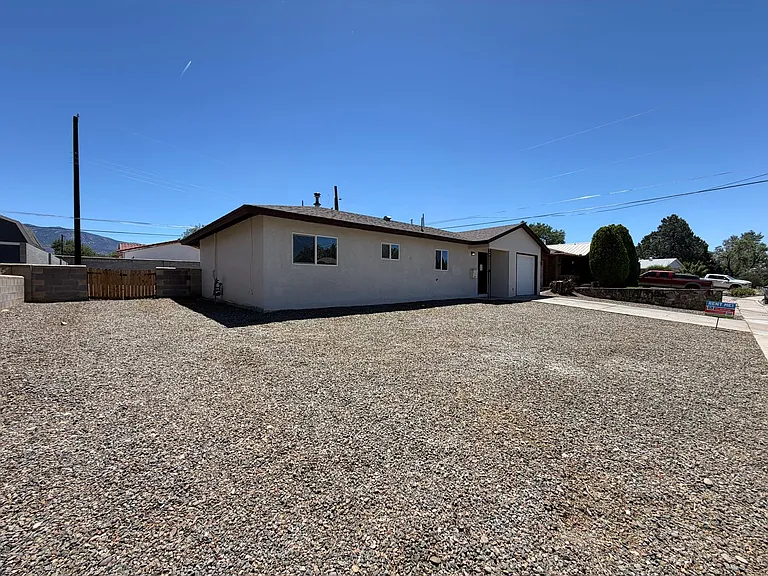 1512 Clancy Dr NE — Photo 3