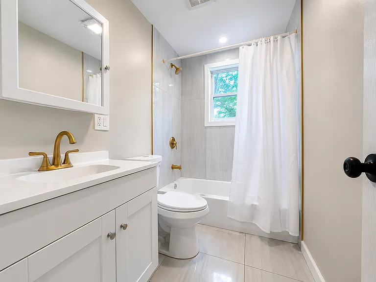 64 Chamberlain St #12 — Photo 2