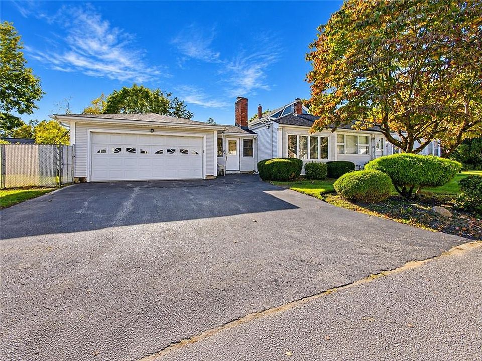 1st image of 11 Hemlock Dr
