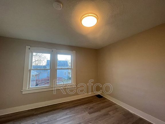 5th image of 900 13th Ave
