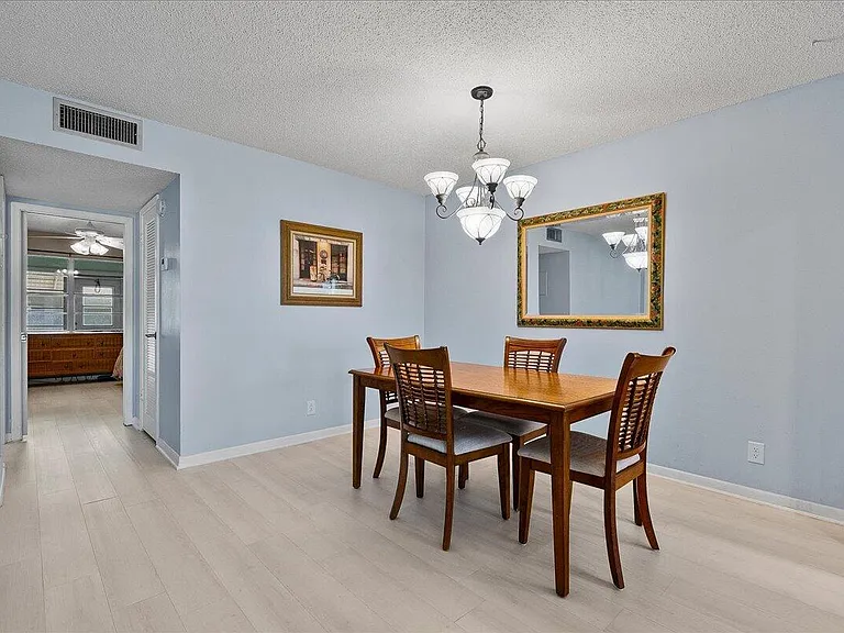 220 Country Ln #B — Photo 7