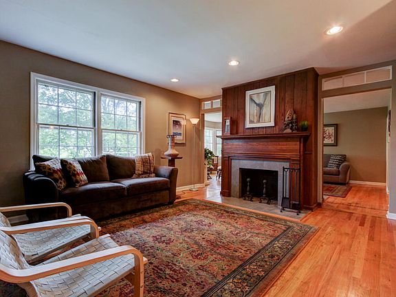4th image of 310 Elmwood Dr