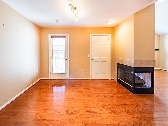 4th image of 3258 Primrose Ln
