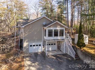 135 Reservoir Dr, Hendersonville, NC 28739