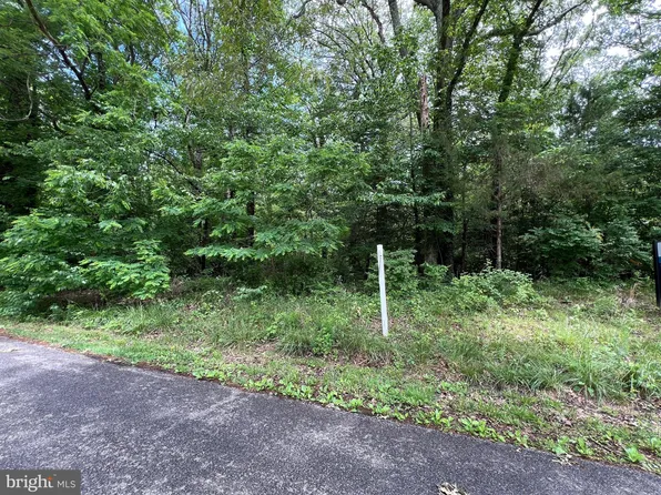 384 Deer Dr, Lusby, MD 20657