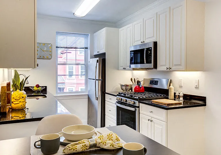 Auburn Harris Courtyard - Kitchen