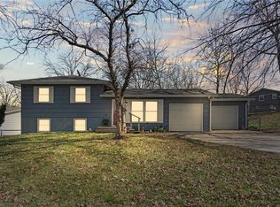 321 Manor Ln, Liberty, MO 64068