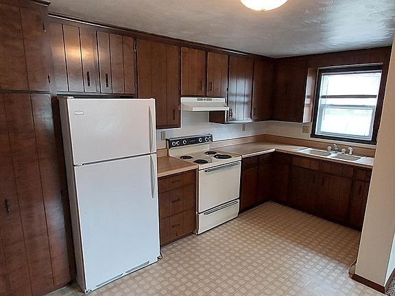 2nd image of 830-840 12th Ave