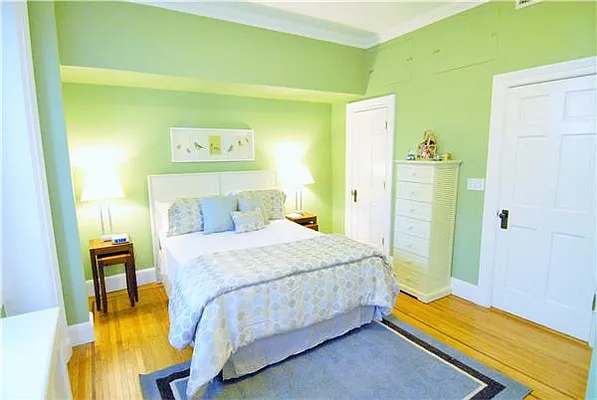 Sold by R New York | media 22