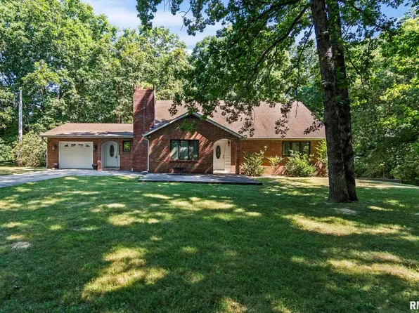 29334 Carlinville Cutoff Rd, Girard, IL 62640