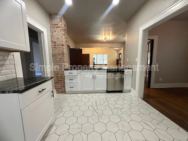 421 NW 25th St — Photo 7
