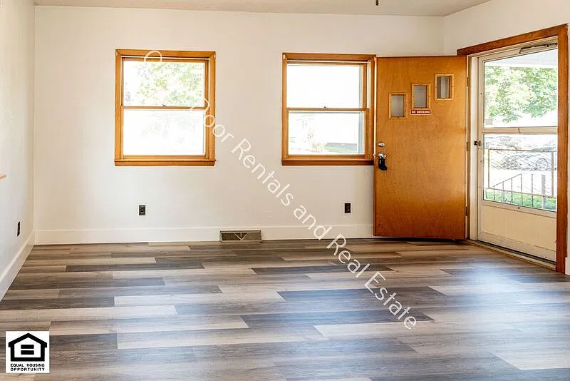 2 bed, 1.0 bath, $995 — Photo 3