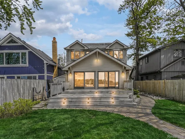 3506 Union Lake Rd, Commerce Township, MI 48382