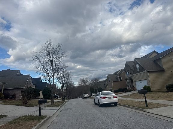 4th image of 424 Strawberry Walk