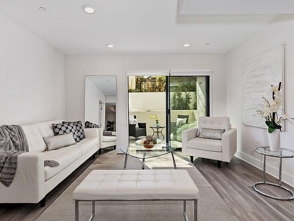 2nd image of 5030 Rosewood Ave #402