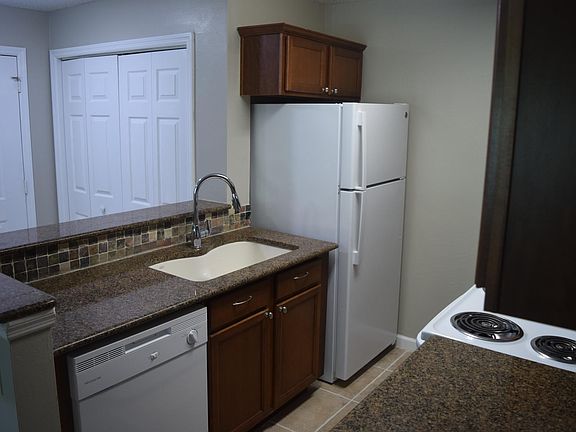 3rd image of 8627 Bonaire Bay Ln APT 204