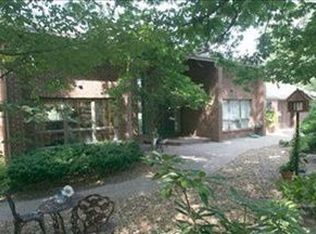 460 Scarborough Rd, Valparaiso, IN 46385