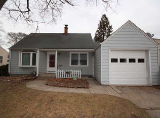 11010 W Hope Ave, Wauwatosa, WI 53222