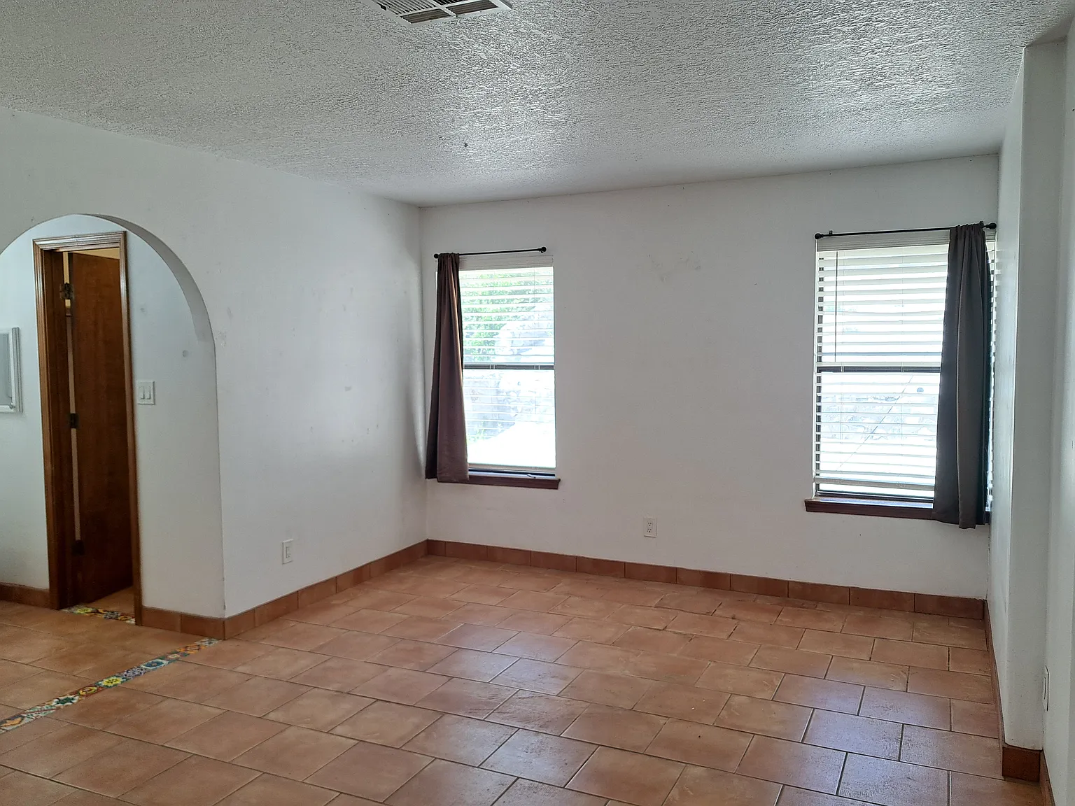 3 bed, 1795 sqft, $1,950 — Photo 2