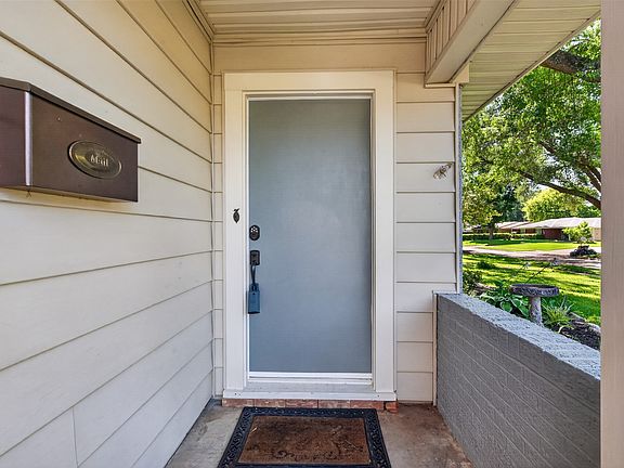5th image of 132 Norwood St