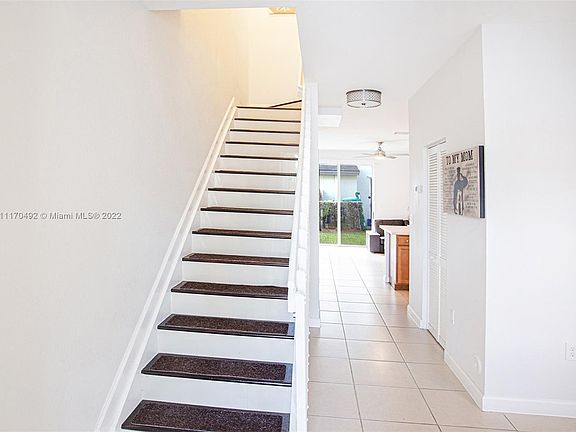 2nd image of 132 SE 28th Pl Unit 7