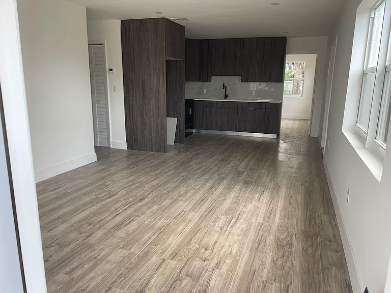 240 NW 59th Ave — Photo 2