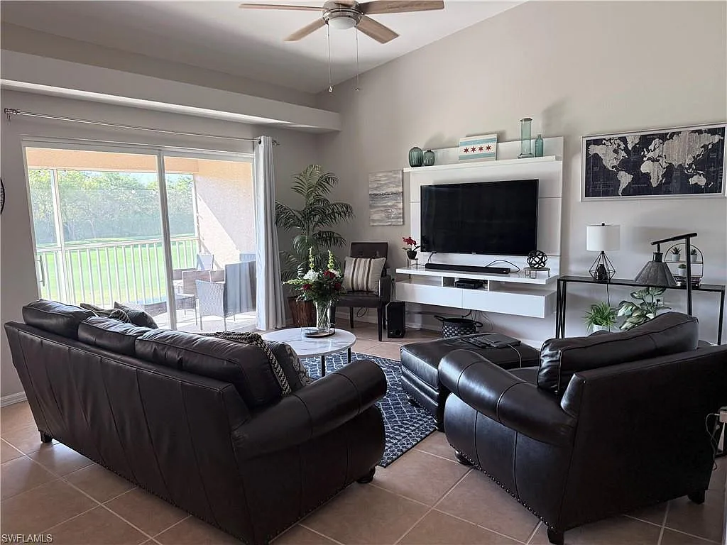 2 bed, 2.0 bath, 1232 sqft, $2,200 — Photo 2