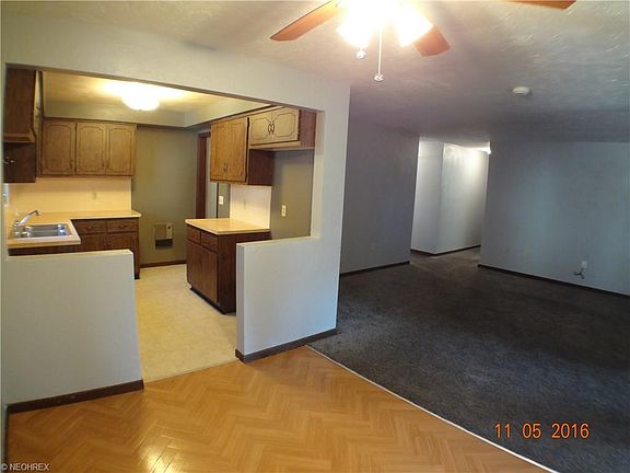 3rd image of 1829 Gloucester Dr