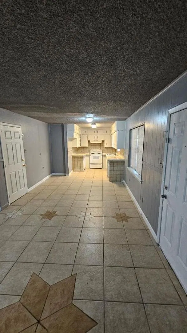 Single-Family Home Available! — Photo 3
