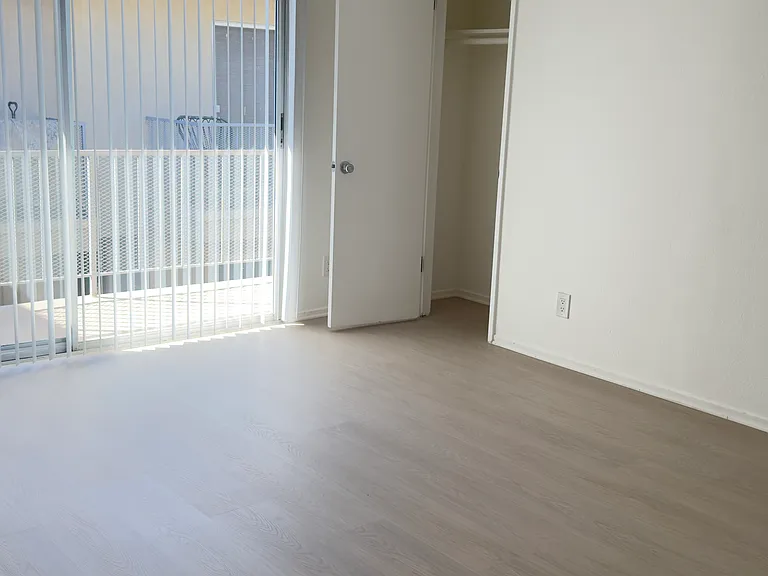 1415 Brockton Ave — Photo 18