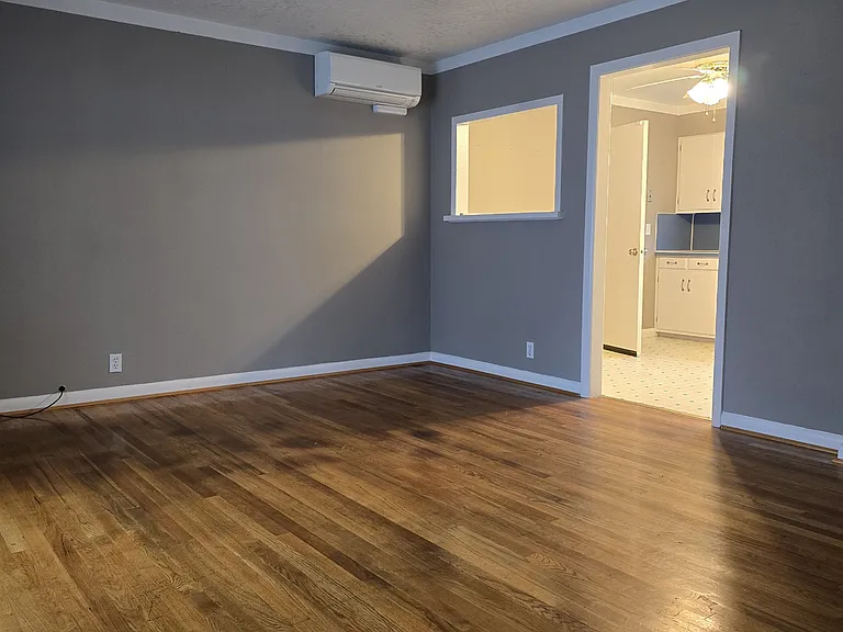 583 Delmar Dr N — Photo 5