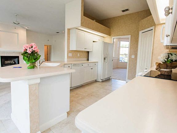 3rd image of 205 Pleasant Valley Dr
