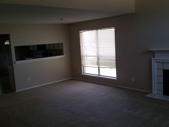 3rd image of 835 Sonora Ln