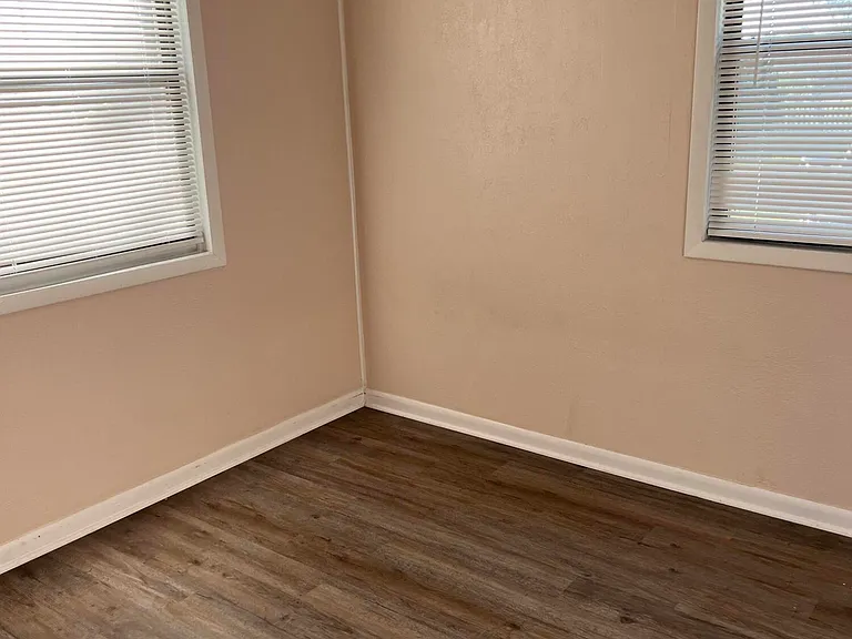 5105 Hollycrest Dr — Photo 4