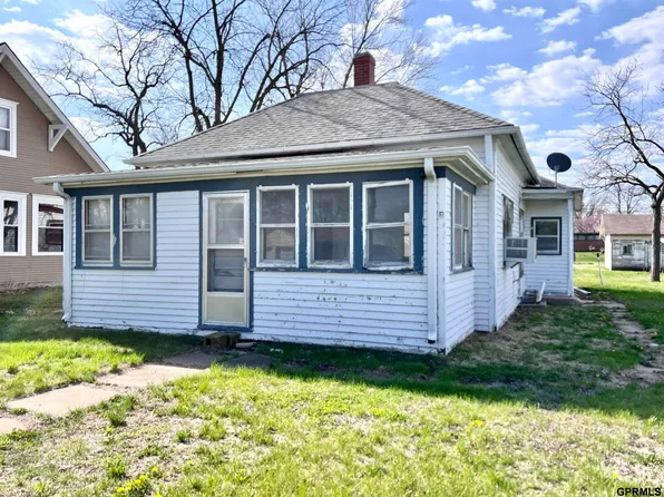 1319 I St, Geneva, NE 68361