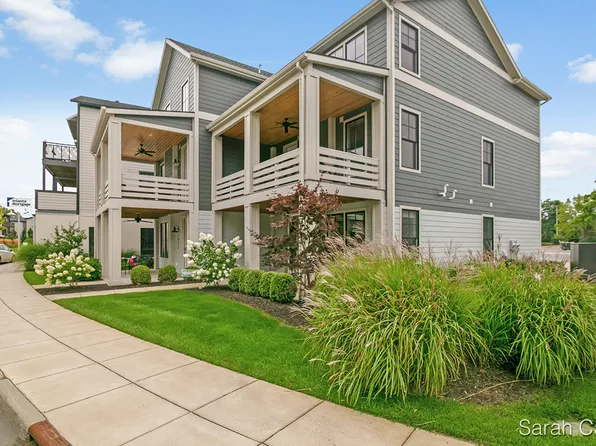 2057 Celadon Dr NE, Grand Rapids, MI 49525