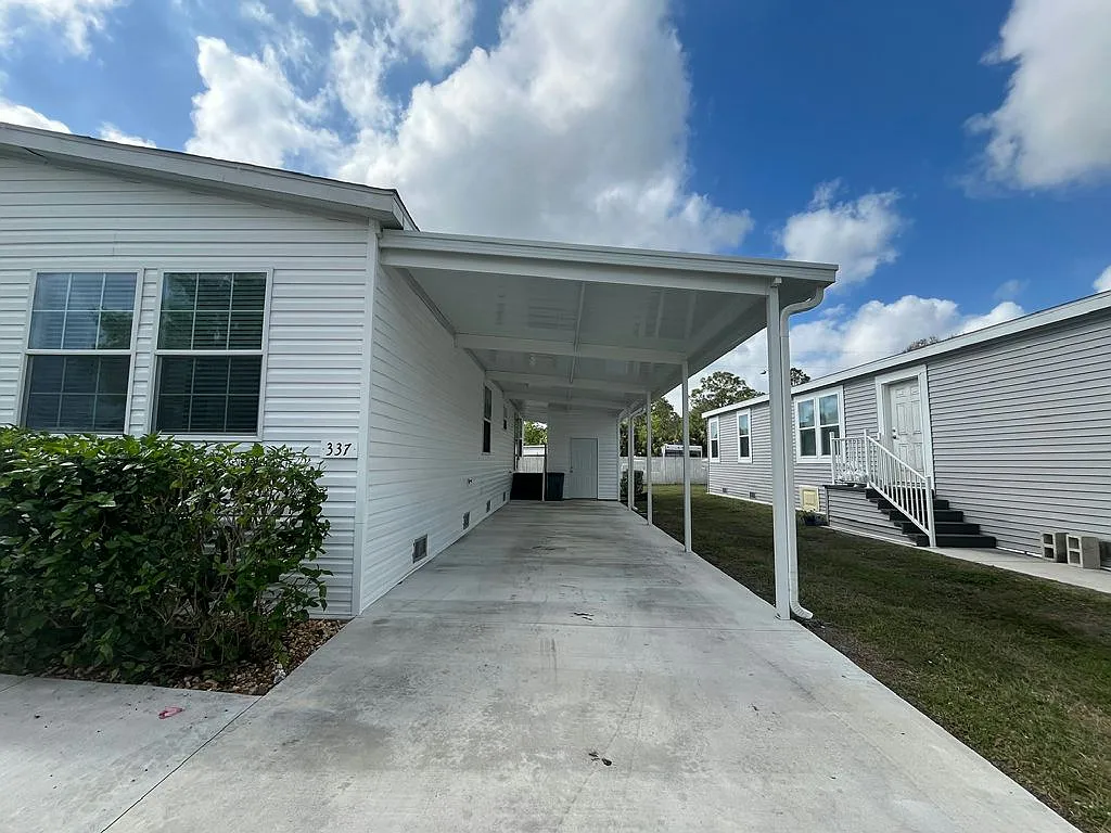 3 bed, 2.0 bath, 1372 sqft, $1,699 — Photo 2