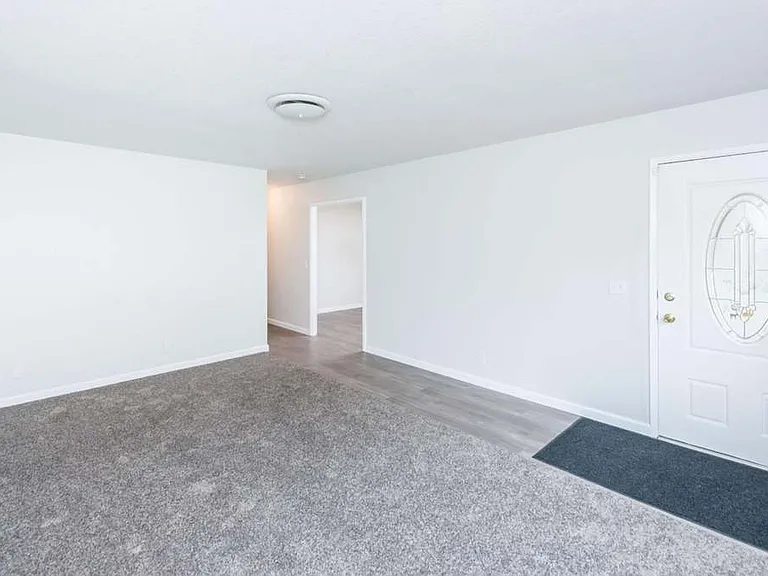 1013 W Terrace Ave — Photo 1