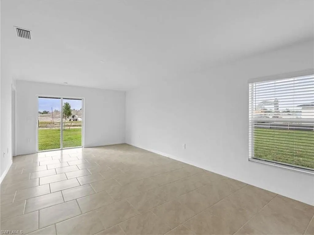 3 bed, 2.0 bath, 1450 sqft, $2,000 — Photo 4