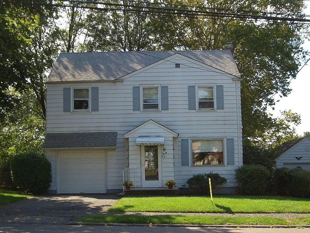 139 Cresthill Ave photo 1