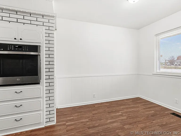 2508 E 51st St — Photo 7
