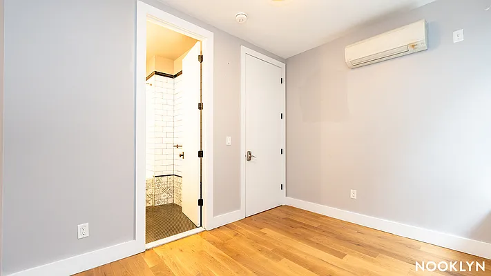 Rented by Nooklyn NYC LLC | media 44