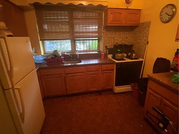 3rd image of 3447 Olinville Ave
