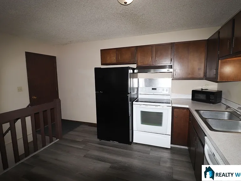 3920 Sweetbriar Lane — Photo 6