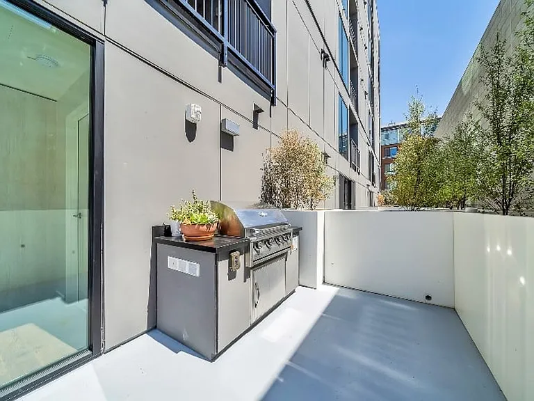 6762 Hawthorn Ave — Photo 17
