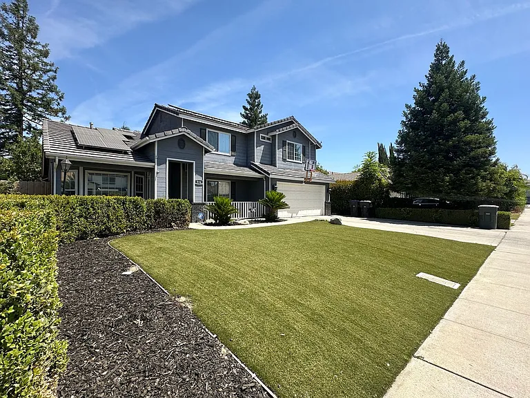 534 W Russell Ave — Photo 2