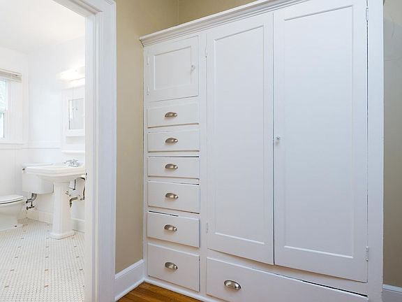 4th image of 2235 NW Johnson St APT 303