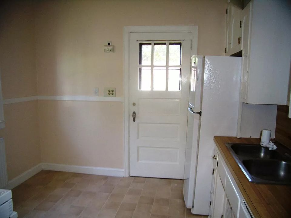 2nd image of 726 Holton St #3